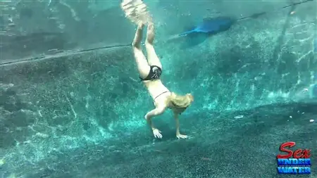 Samantha Underwater ha mostrato il suo corpo